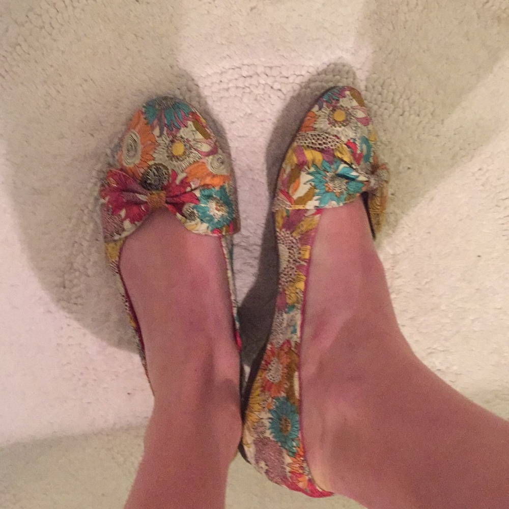 floral print flats